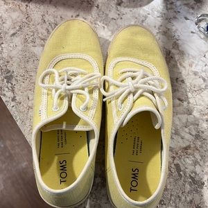 Light yellow Toms